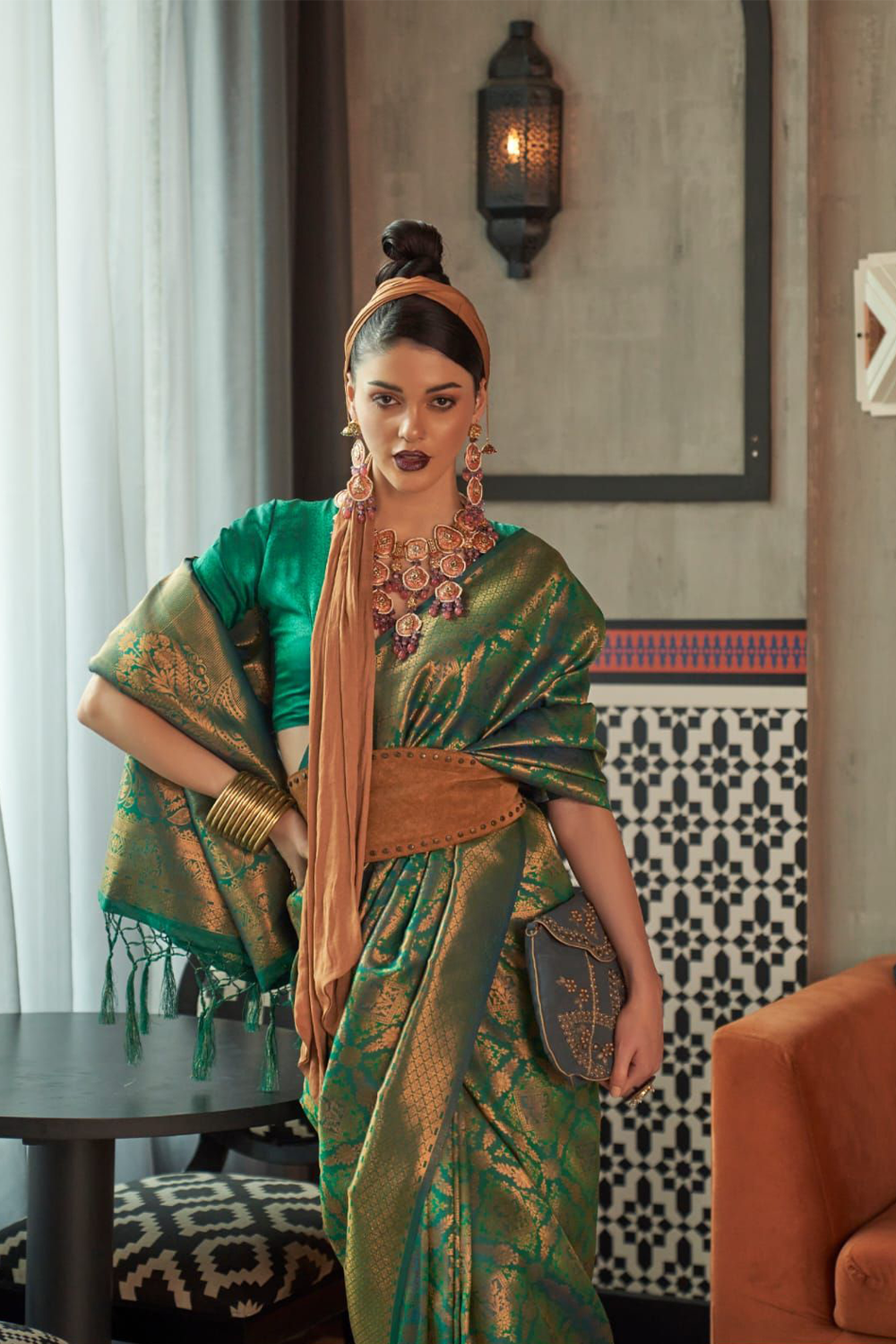 Ambikam Royal Green Two Toned kanjivaram Saree with Blouse